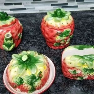 Vintage strawberry set
Washed and cleaned ready fo